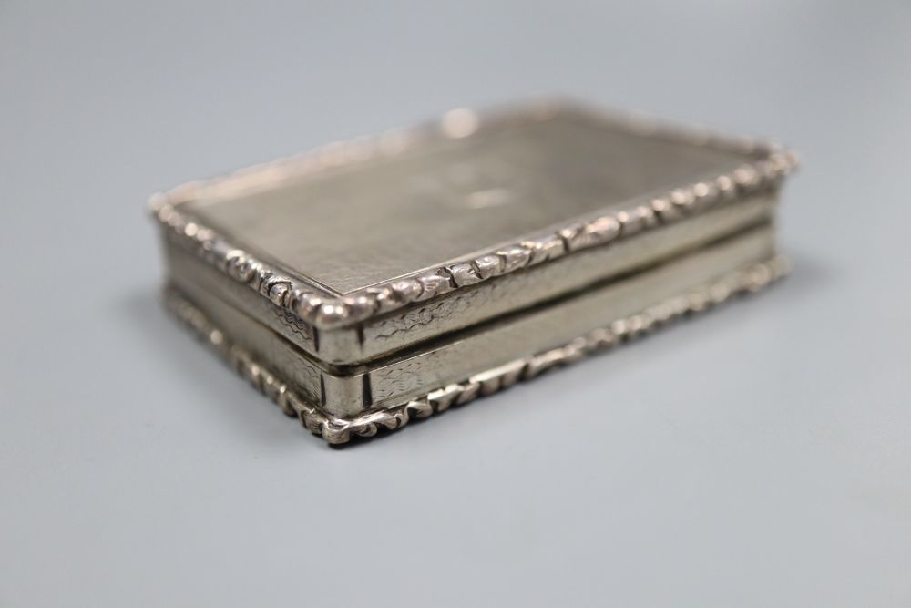 A Victorian silver rectangular vinaigrette, Edward Smith, Birmingham, 1840, 5cm.